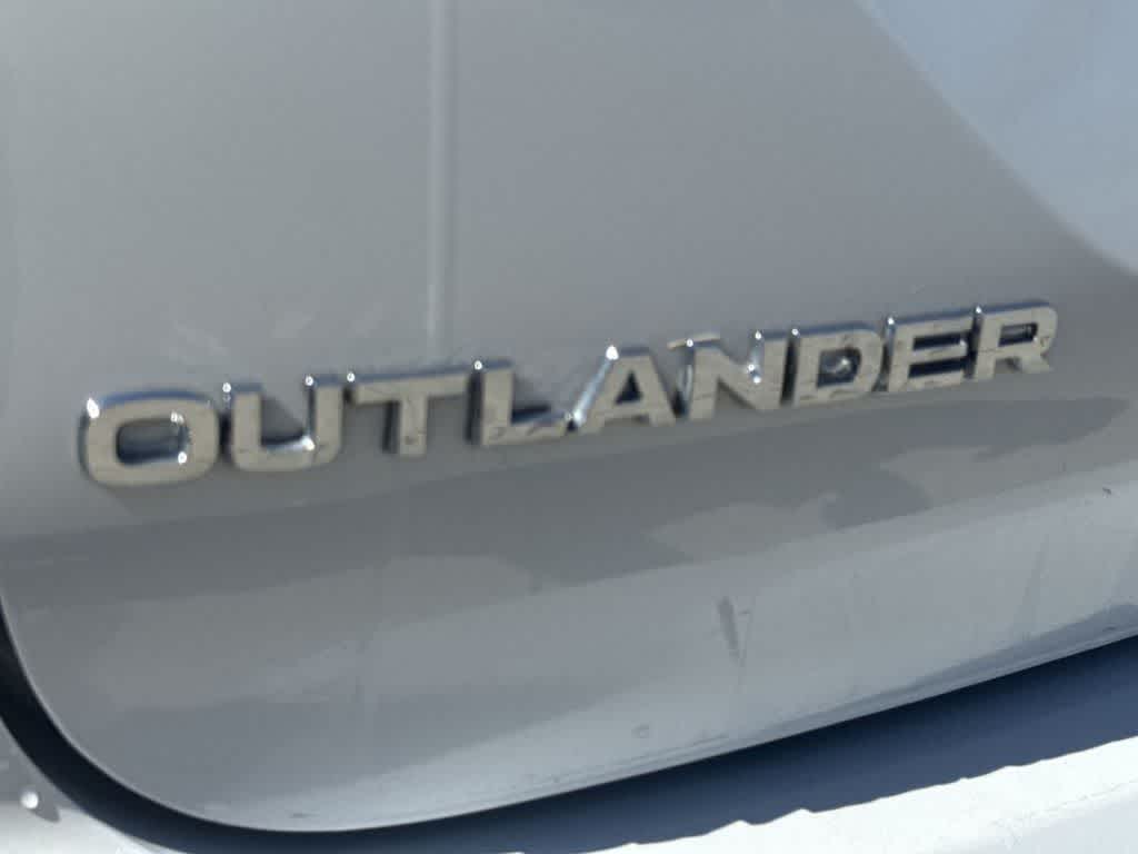 Thumbnail: 2024 Mitsubishi Outlander - 8