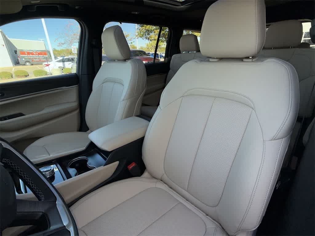 Thumbnail: 2025 Jeep Grand Cherokee L - 10