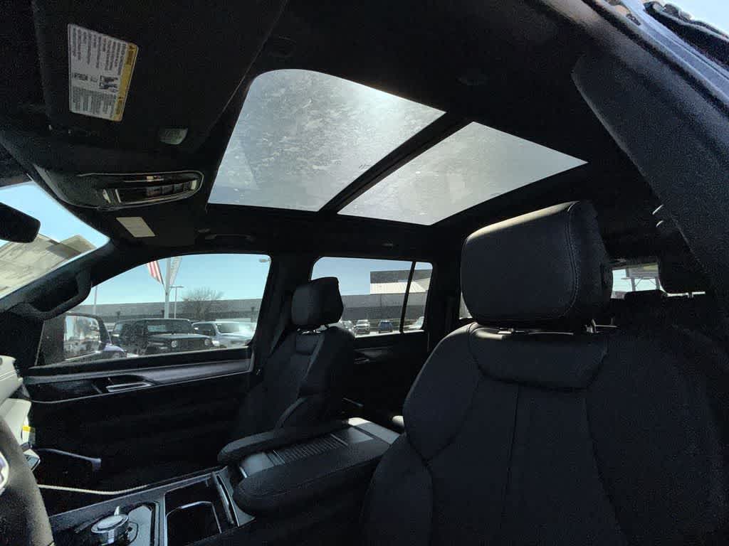 Thumbnail: 2025 Jeep Wagoneer - 27