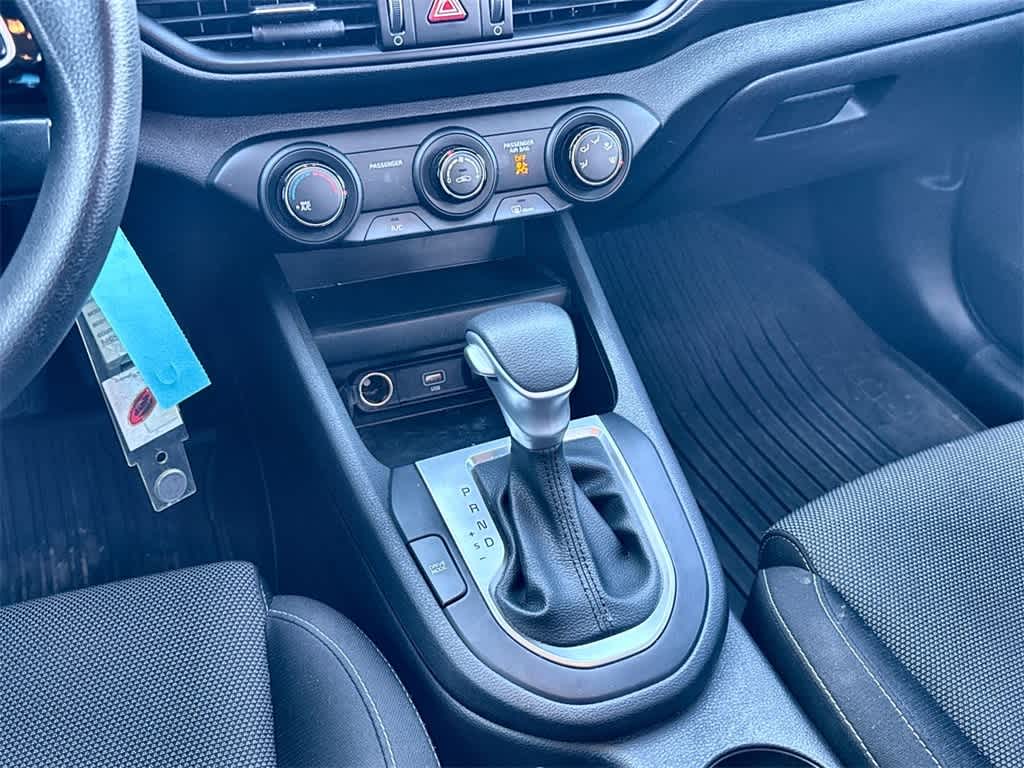 Thumbnail: 2022 Kia Forte - 17