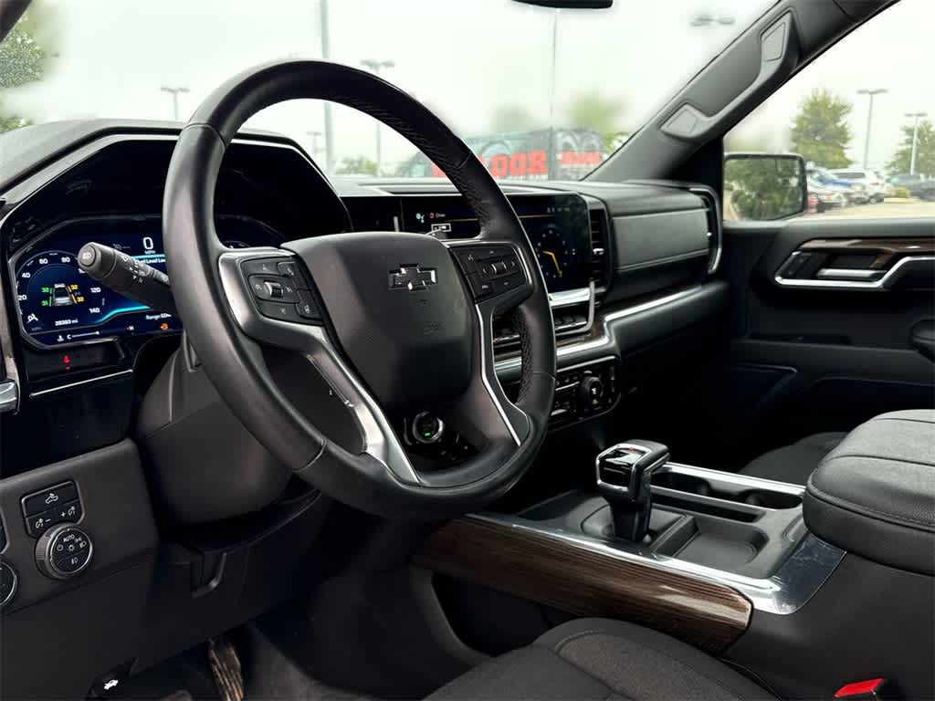 2023 Chevrolet Silverado 1500 LT Trail Boss photo 2