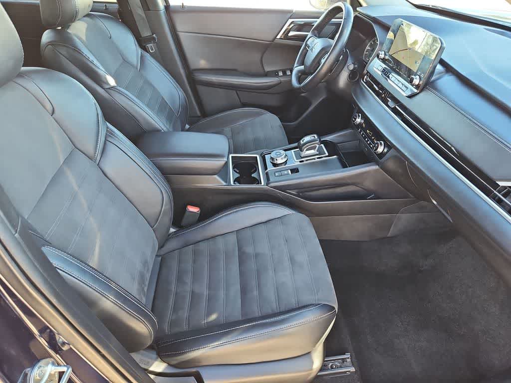 Thumbnail: 2024 Mitsubishi Outlander - 24