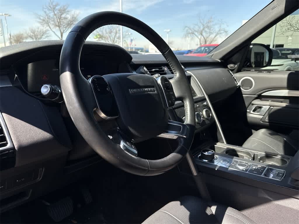 Thumbnail: 2020 Land Rover Discovery - 2