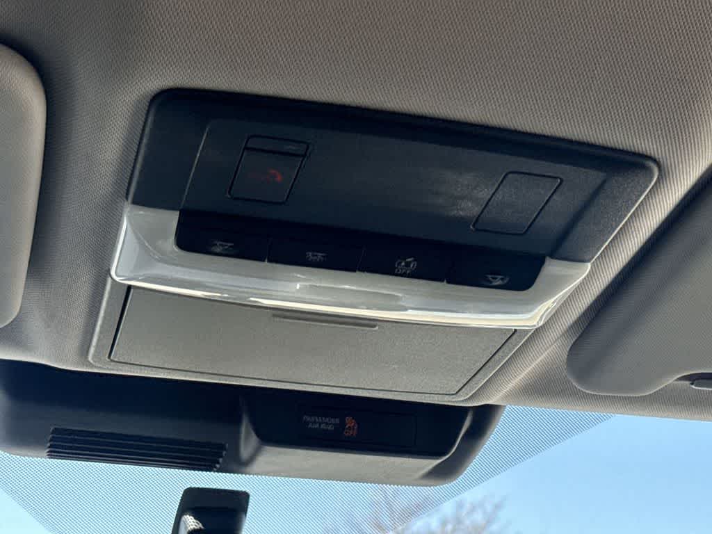 Thumbnail: 2024 Mitsubishi Outlander - 23