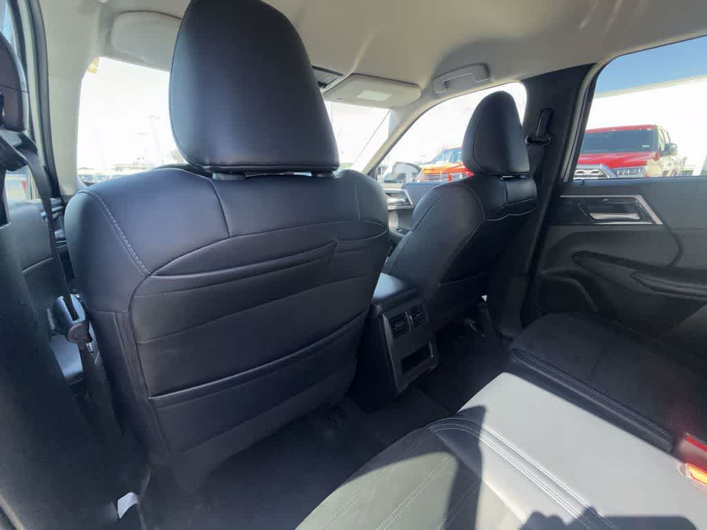 Thumbnail: 2024 Mitsubishi Outlander - 12