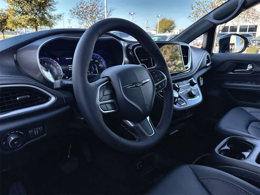 Thumbnail: 2026 Chrysler Pacifica - 2