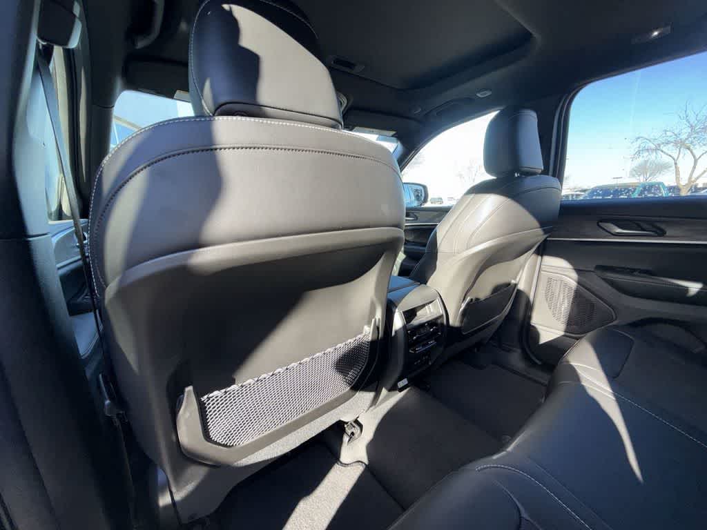 Thumbnail: 2026 Jeep Grand Cherokee - 12