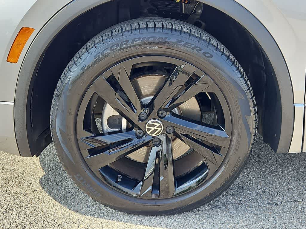 Thumbnail: 2023 Volkswagen Tiguan - 14