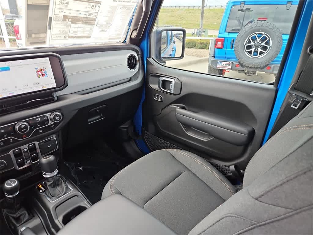 Thumbnail: 2025 Jeep Gladiator - 11