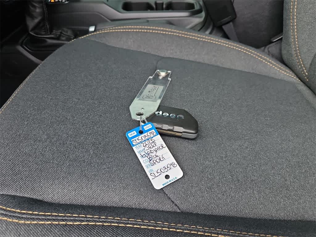 Thumbnail: 2025 Jeep Gladiator - 40