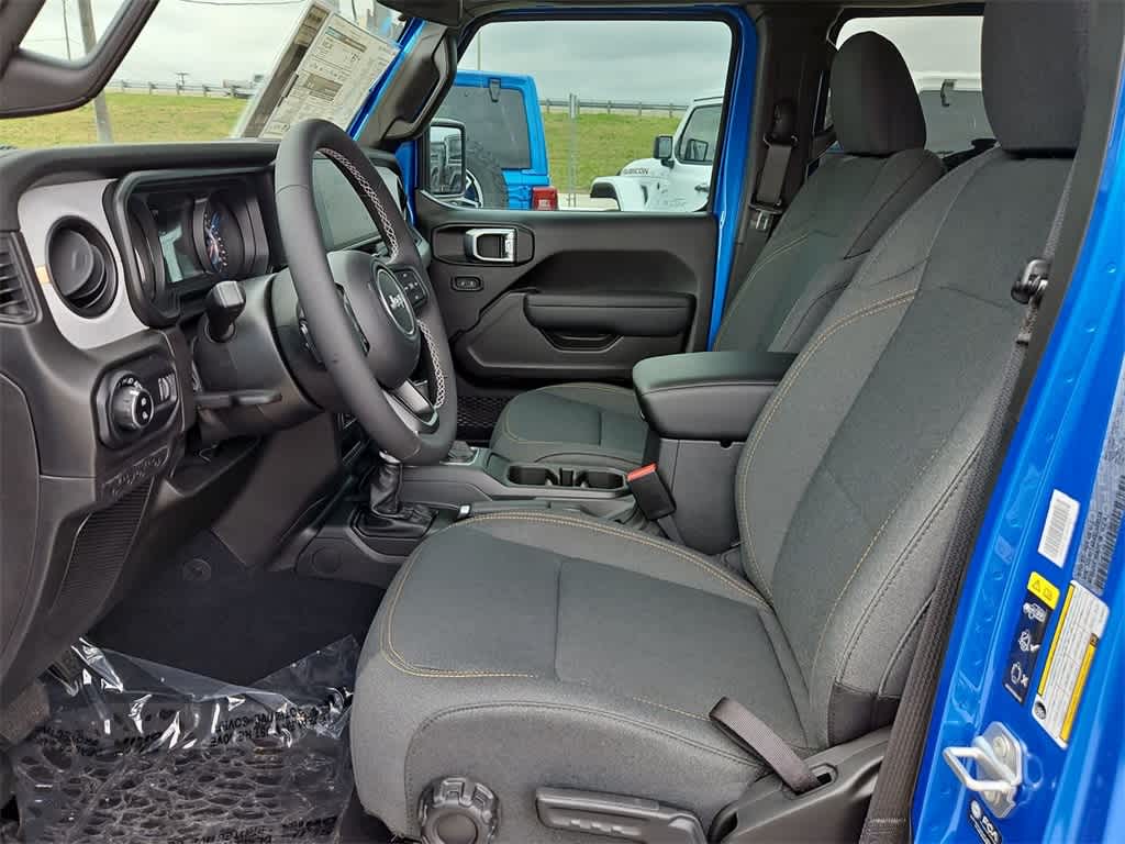 Thumbnail: 2025 Jeep Gladiator - 21