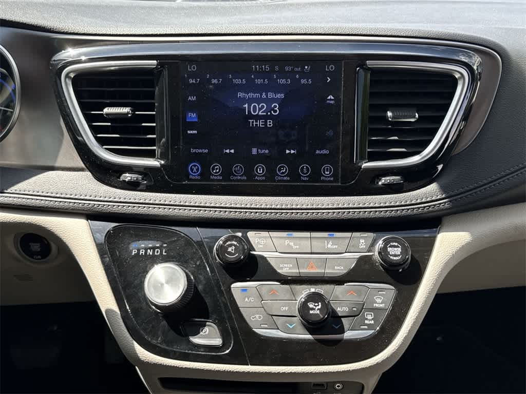 Thumbnail: 2017 Chrysler Pacifica - 17