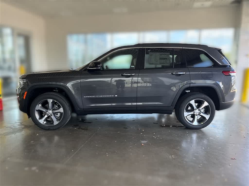 Thumbnail: 2025 Jeep Grand Cherokee - 3