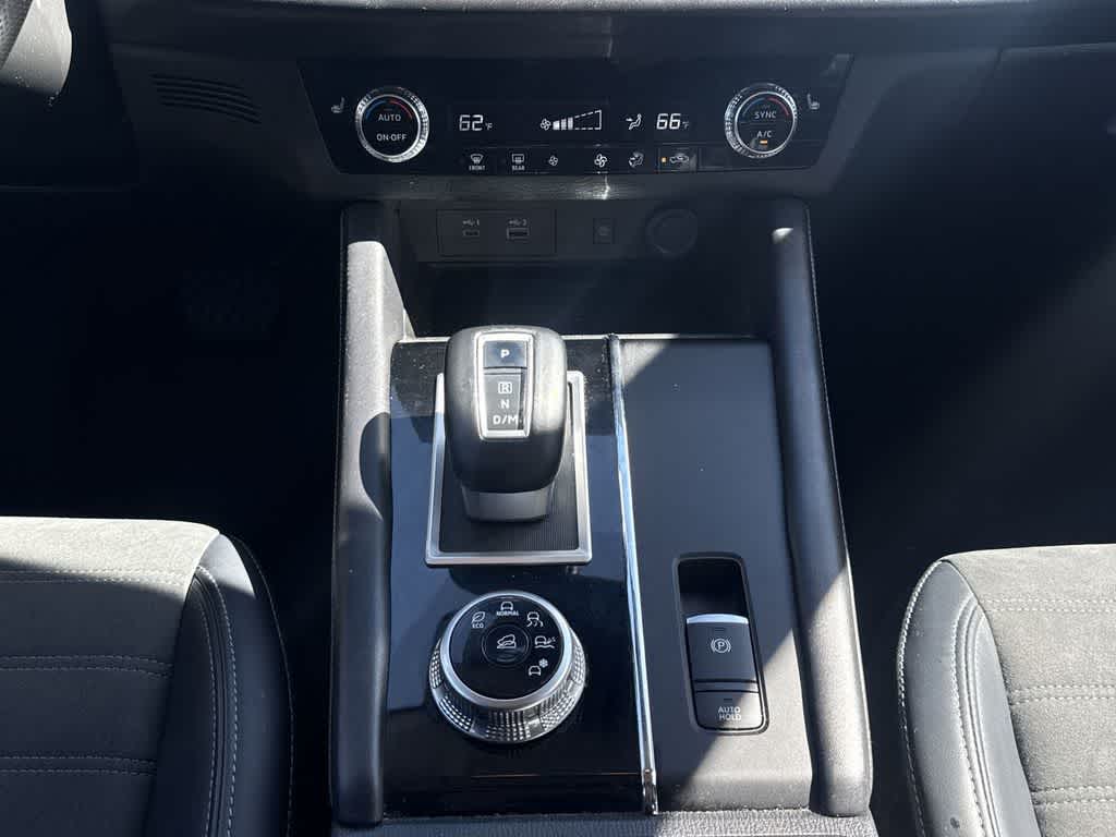 Thumbnail: 2024 Mitsubishi Outlander - 19