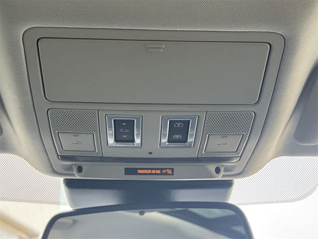 Thumbnail: 2017 Jaguar F-Pace - 18