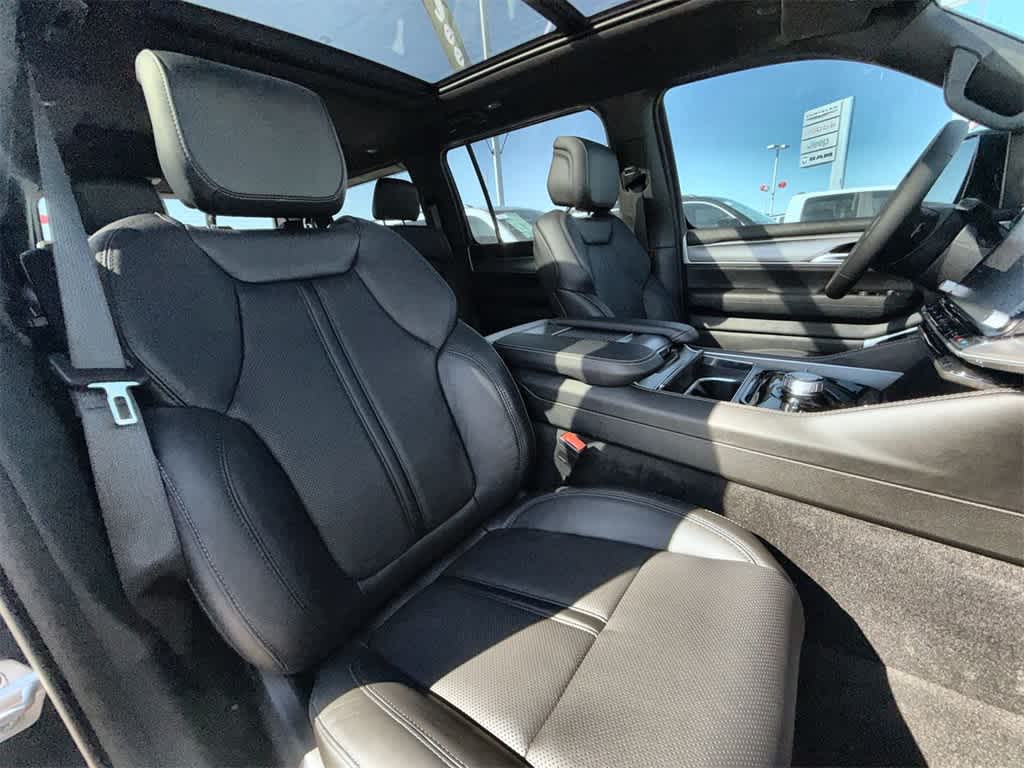 Thumbnail: 2025 Jeep Wagoneer - 15