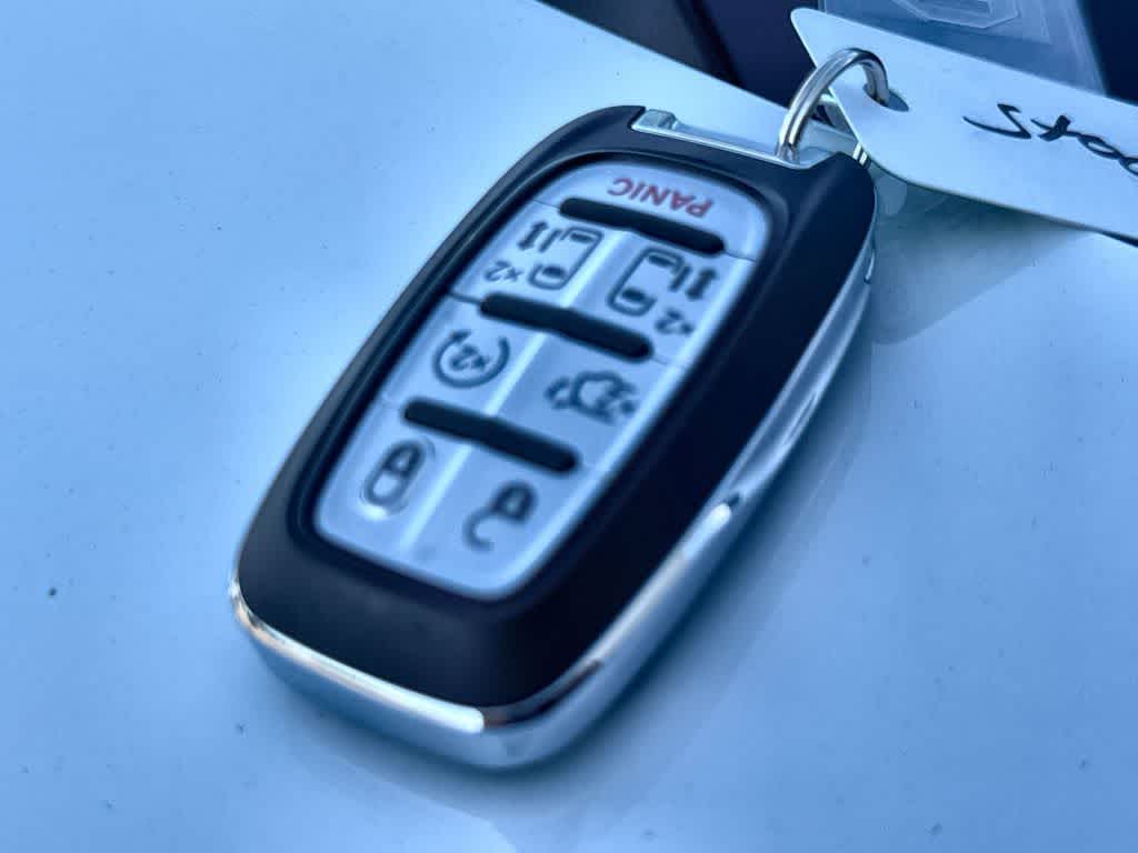 Thumbnail: 2026 Chrysler Pacifica - 14