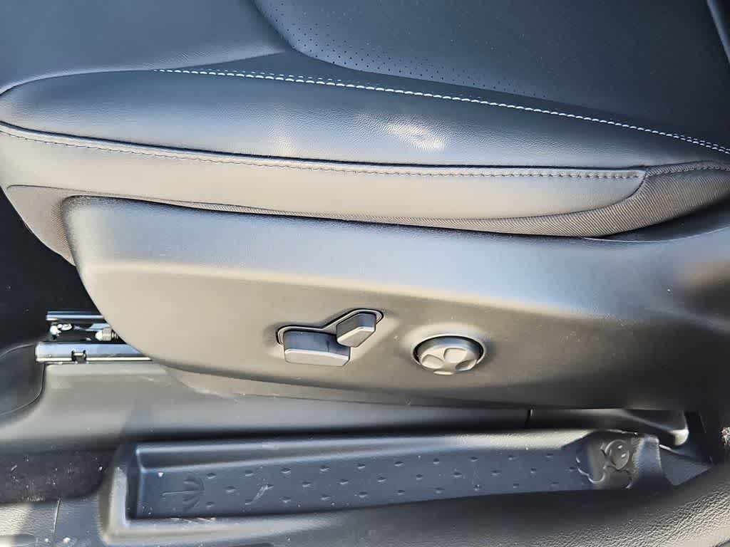 Thumbnail: 2026 Chrysler Pacifica - 8