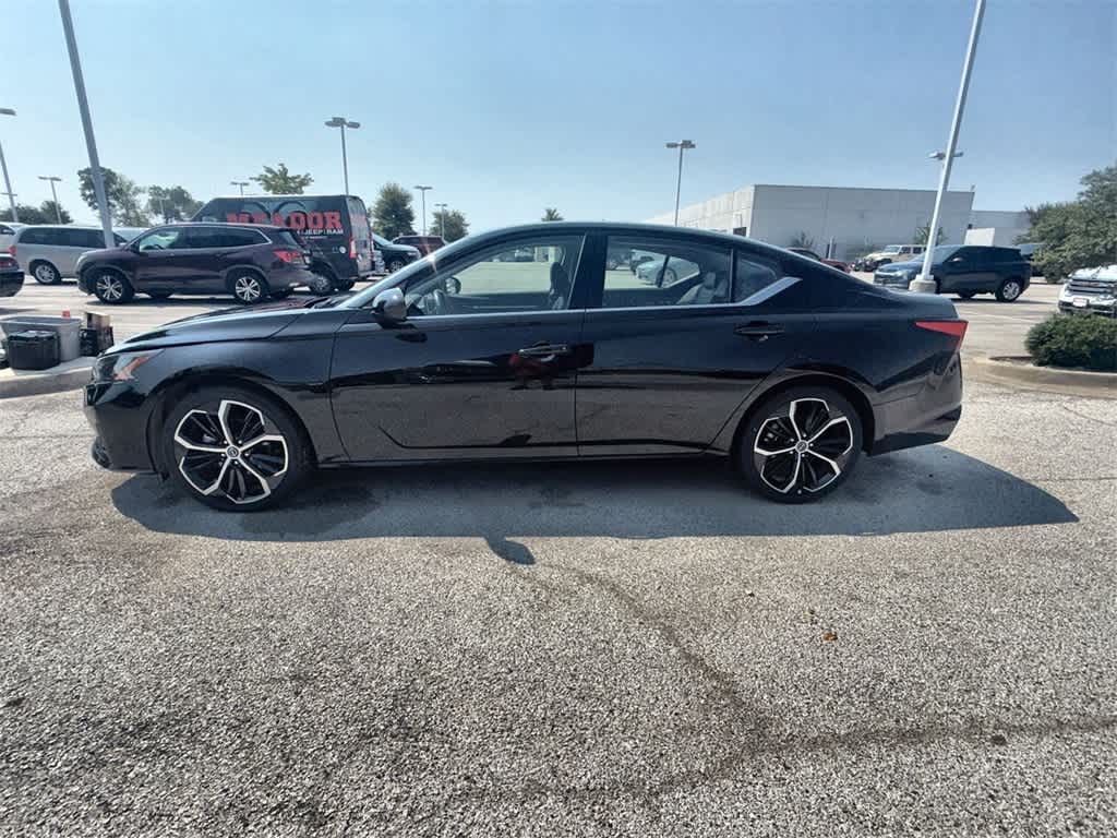 2023 Nissan Altima 2.5 SR photo 3