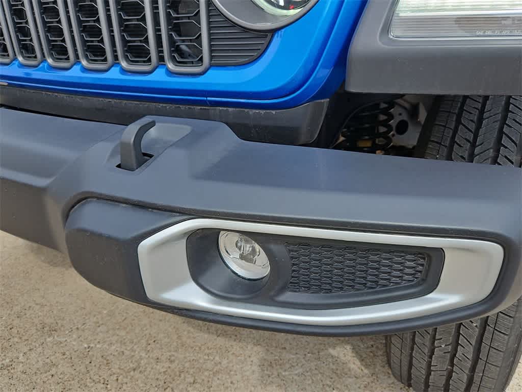 Thumbnail: 2025 Jeep Gladiator - 17