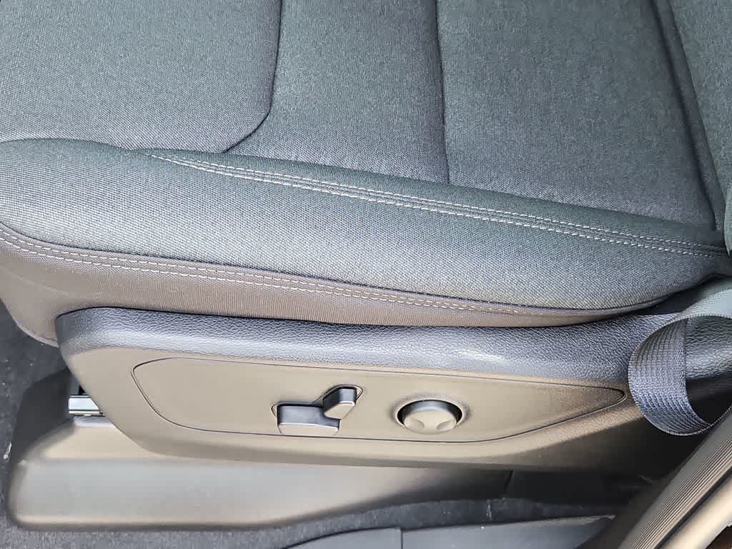 Thumbnail: 2026 RAM 1500 - 18