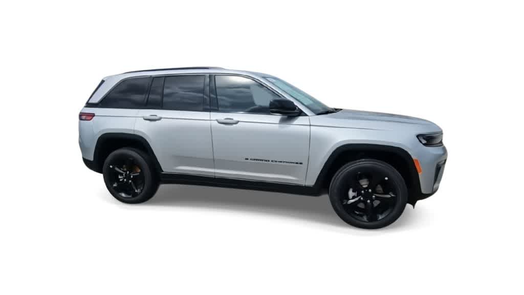 Thumbnail: 2026 Jeep Grand Cherokee - 9