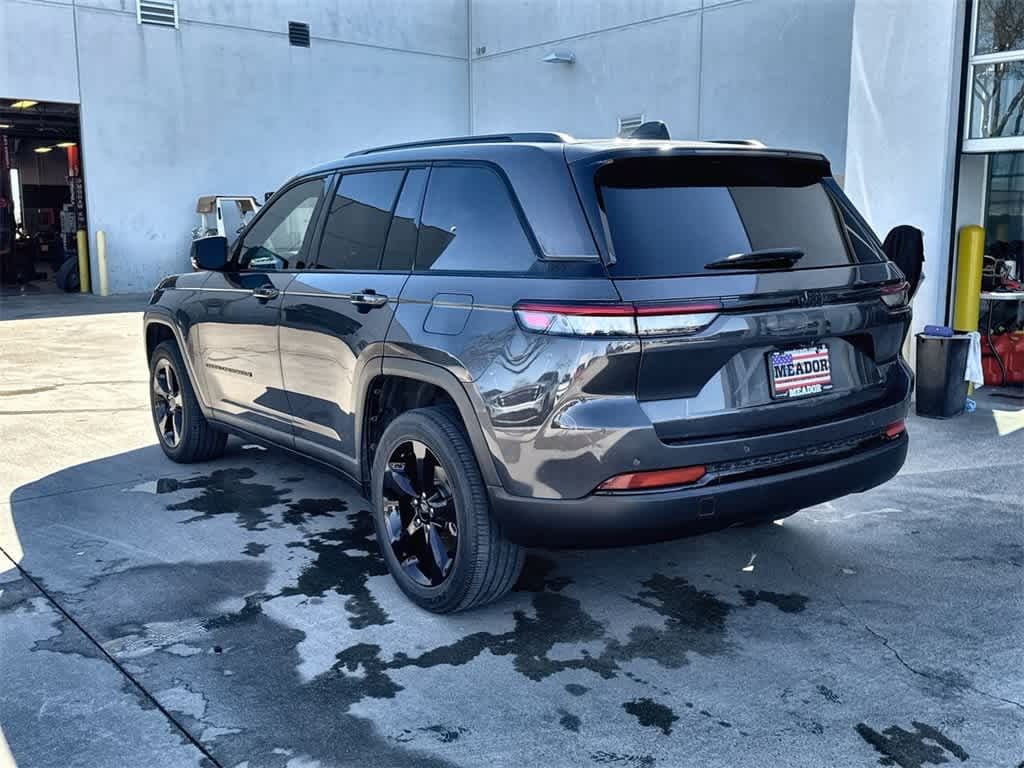 Used 2023 Jeep Grand Cherokee Laredo SUV