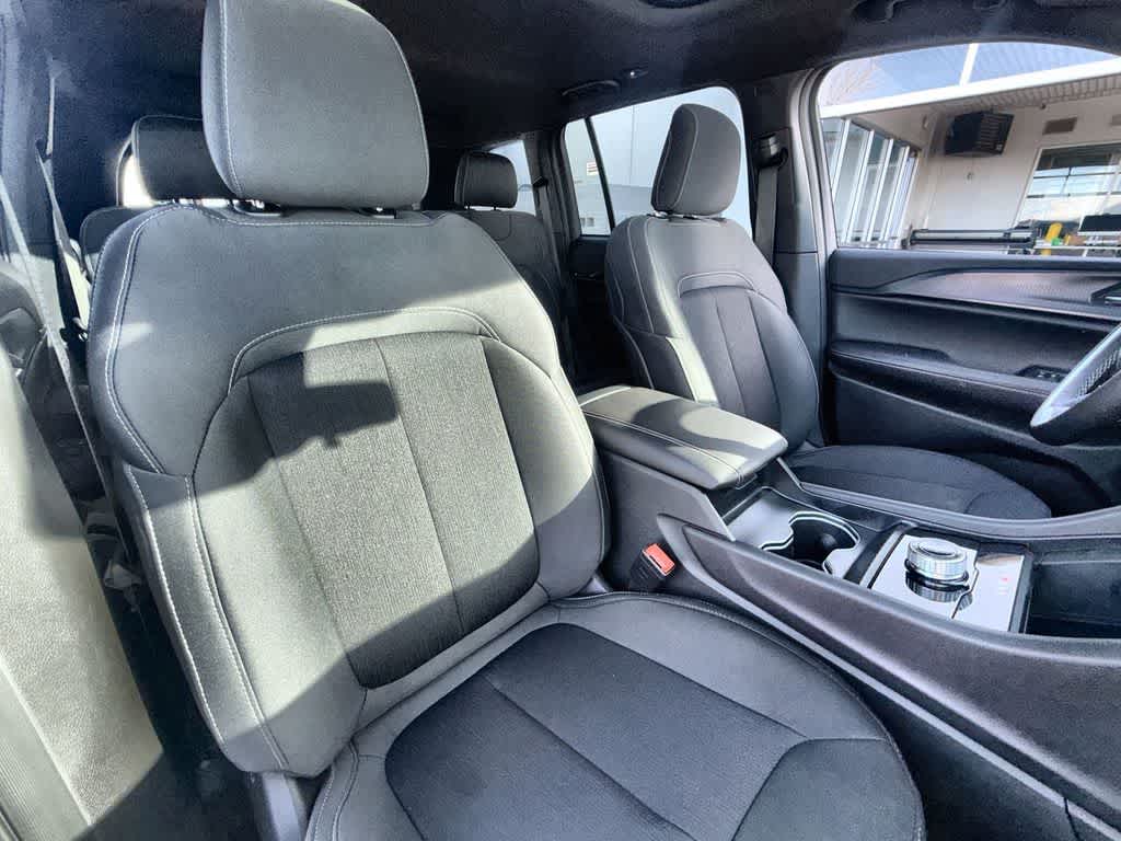 Thumbnail: 2026 Jeep Grand Cherokee L - 14