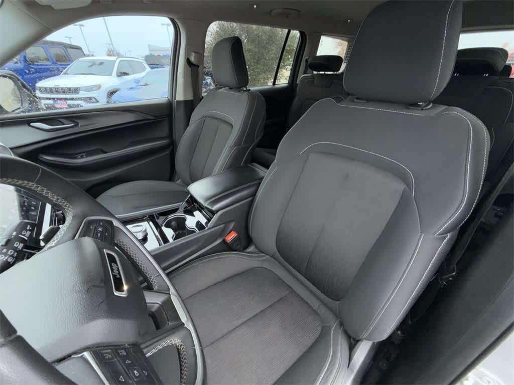 Thumbnail: 2023 Jeep Grand Cherokee L - 11