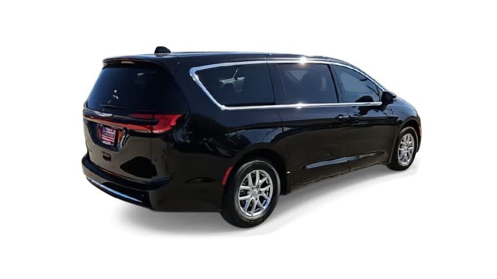 Thumbnail: 2026 Chrysler Pacifica - 8