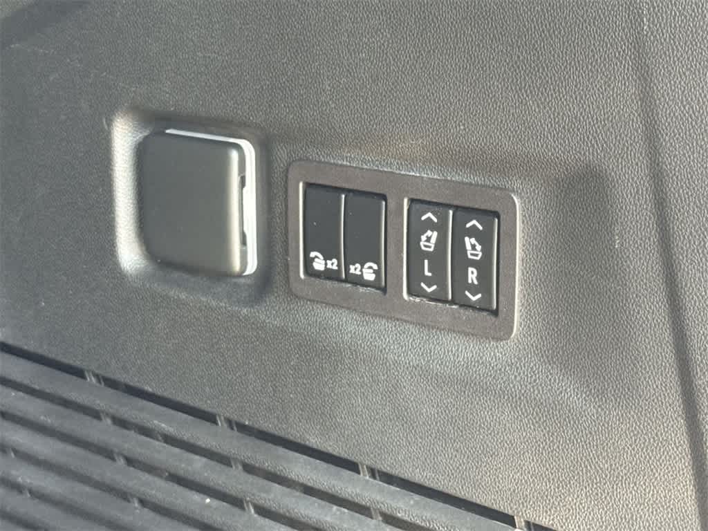 Thumbnail: 2023 GMC Yukon XL - 23