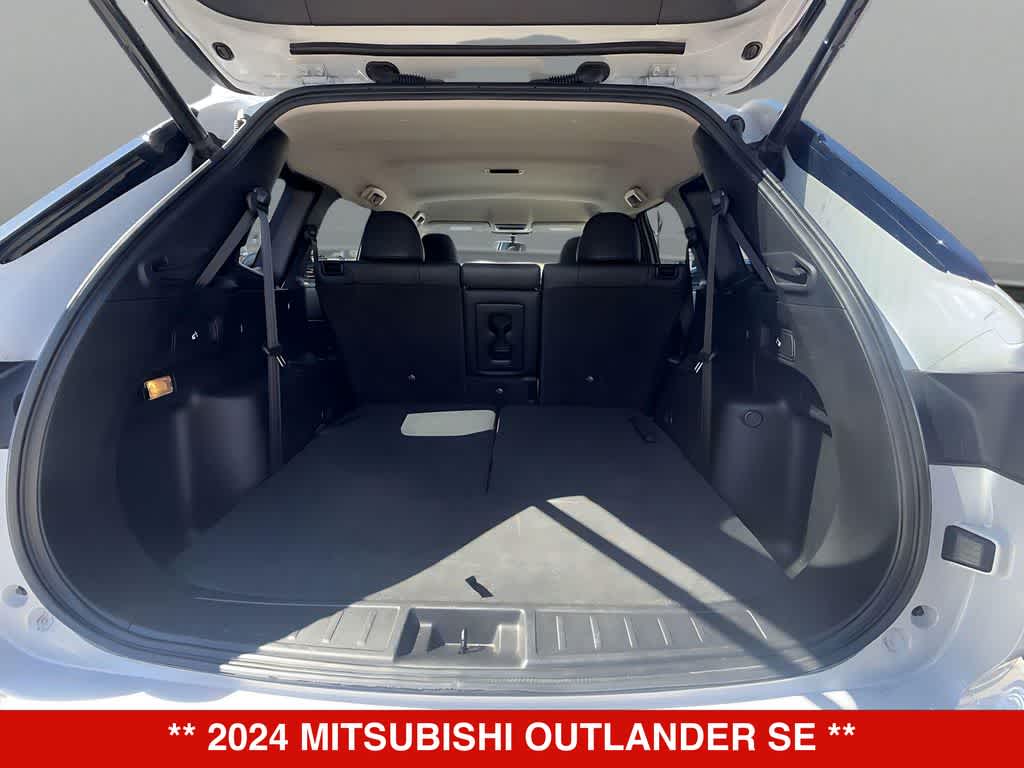 Thumbnail: 2024 Mitsubishi Outlander - 17
