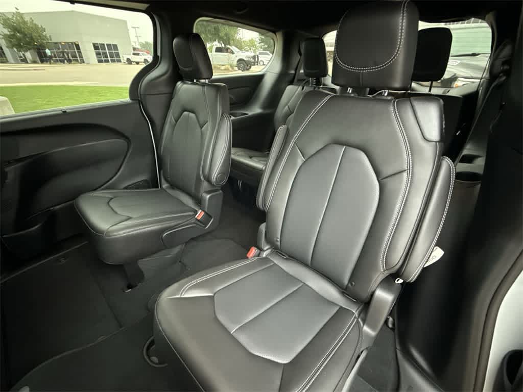 Thumbnail: 2025 Chrysler Pacifica - 12