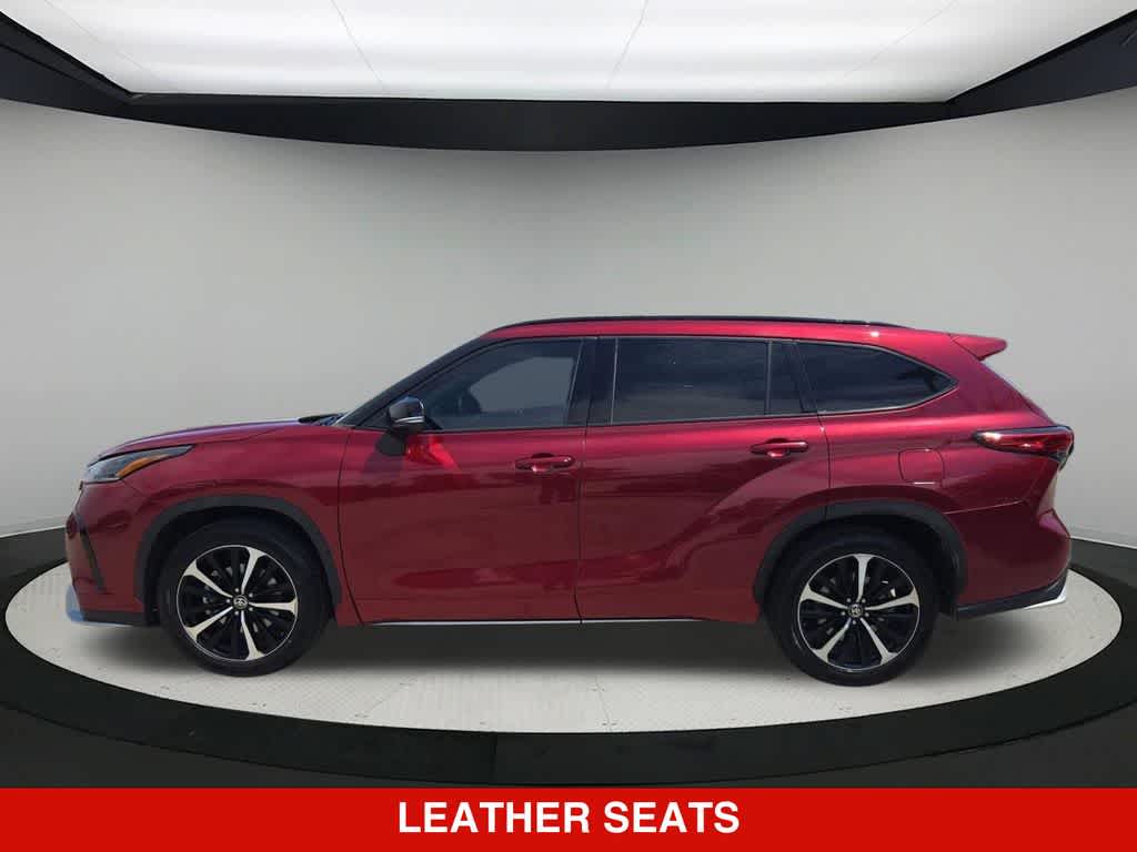 Thumbnail: 2021 Toyota Highlander - 3