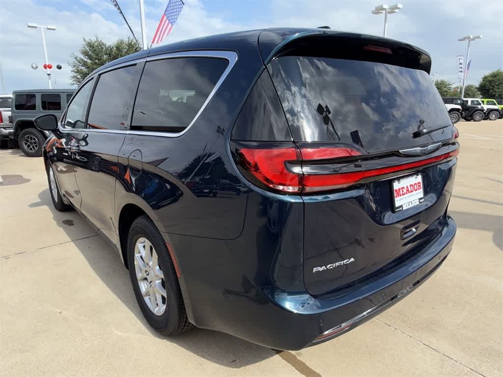 Thumbnail: 2025 Chrysler Pacifica - 4