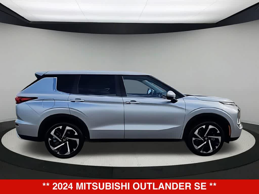 Thumbnail: 2024 Mitsubishi Outlander - 9