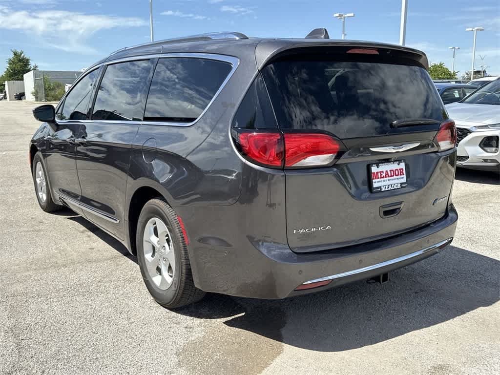 Thumbnail: 2017 Chrysler Pacifica - 4