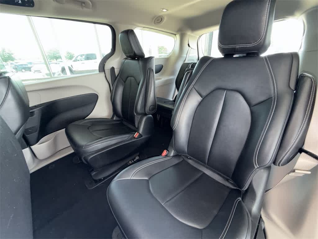 Thumbnail: 2024 Chrysler Pacifica - 12