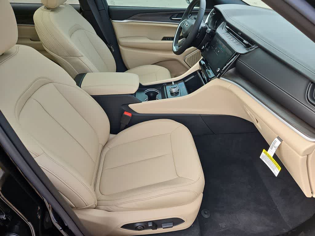 Thumbnail: 2026 Jeep Grand Cherokee L - 24