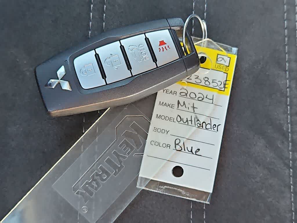 Thumbnail: 2024 Mitsubishi Outlander - 37