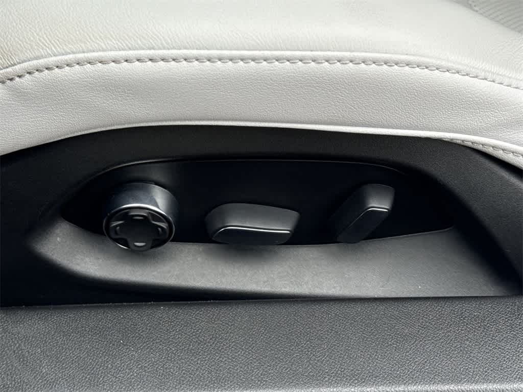 Thumbnail: 2023 Chevrolet Corvette - 26