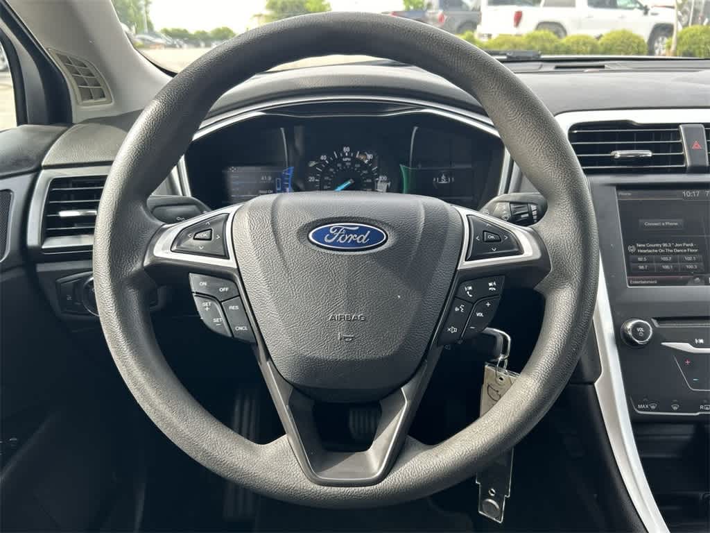 2014 Ford Fusion SE 17