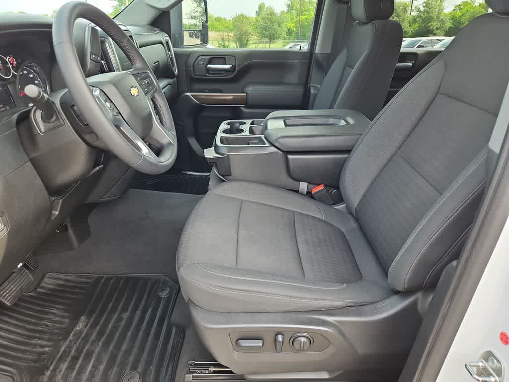 Thumbnail: 2022 Chevrolet Silverado 3500 - 17
