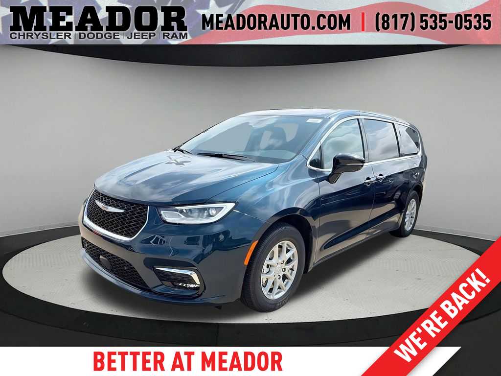 Thumbnail: 2025 Chrysler Pacifica - 1