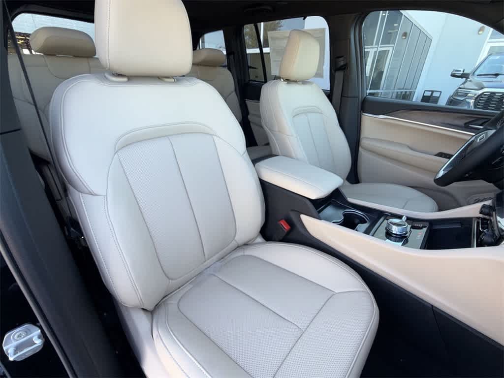 Thumbnail: 2025 Jeep Grand Cherokee - 13