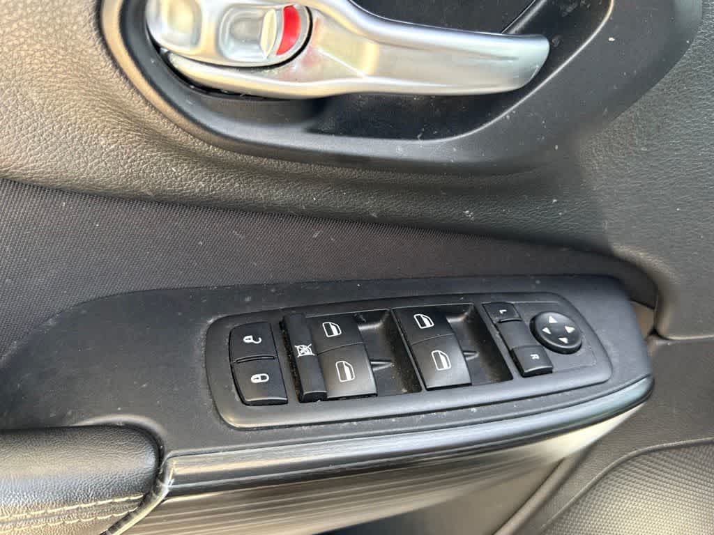 Thumbnail: 2016 Jeep Cherokee - 17