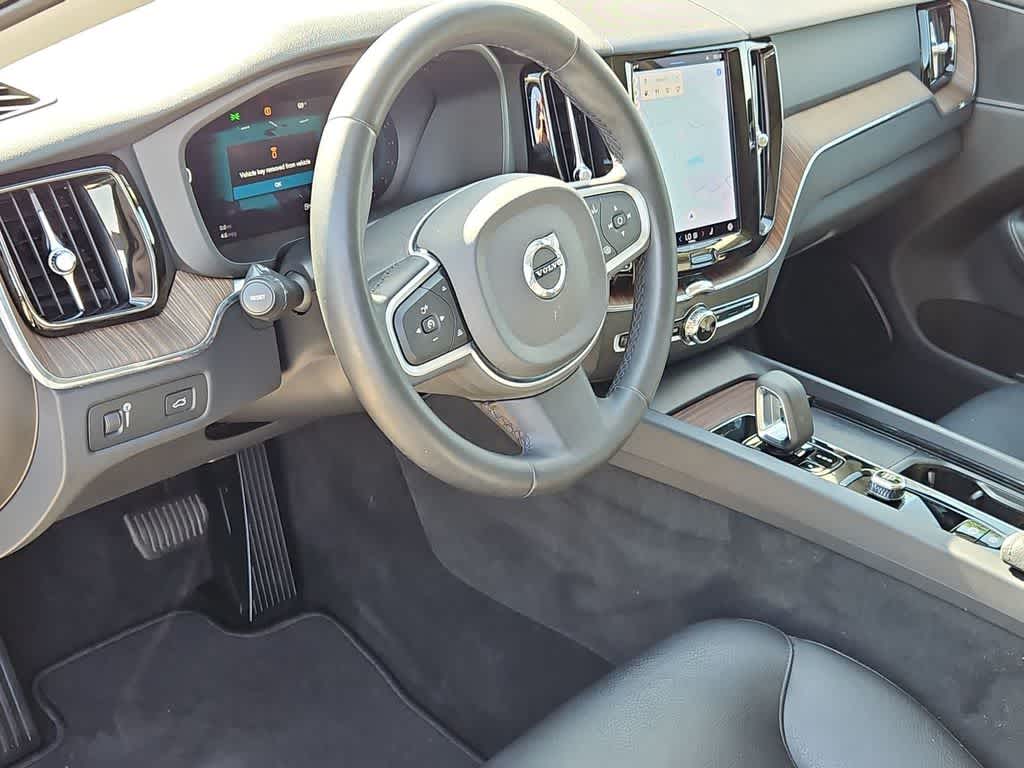 Thumbnail: 2022 Volvo XC60 - 10
