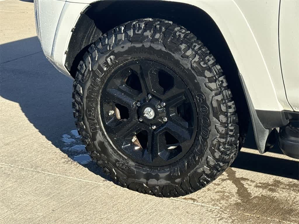 Thumbnail: 2017 Toyota 4Runner - 10