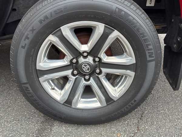 Thumbnail: 2019 Toyota Tacoma - 10