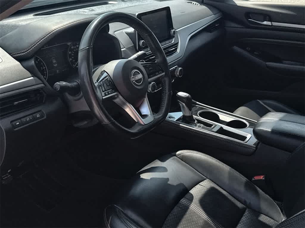 2023 Nissan Altima 2.5 SR photo 2
